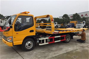 化州哪里有拖车服务